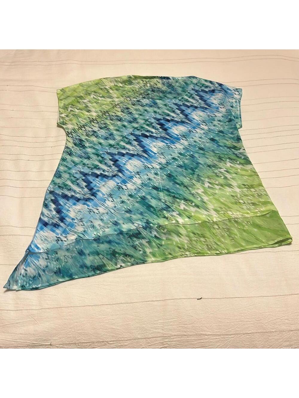 Chico's NWT Diagonal Batik Tee Asymmetric Hem Women's Size 00 Green Blue Multi - Picture 2 of 5